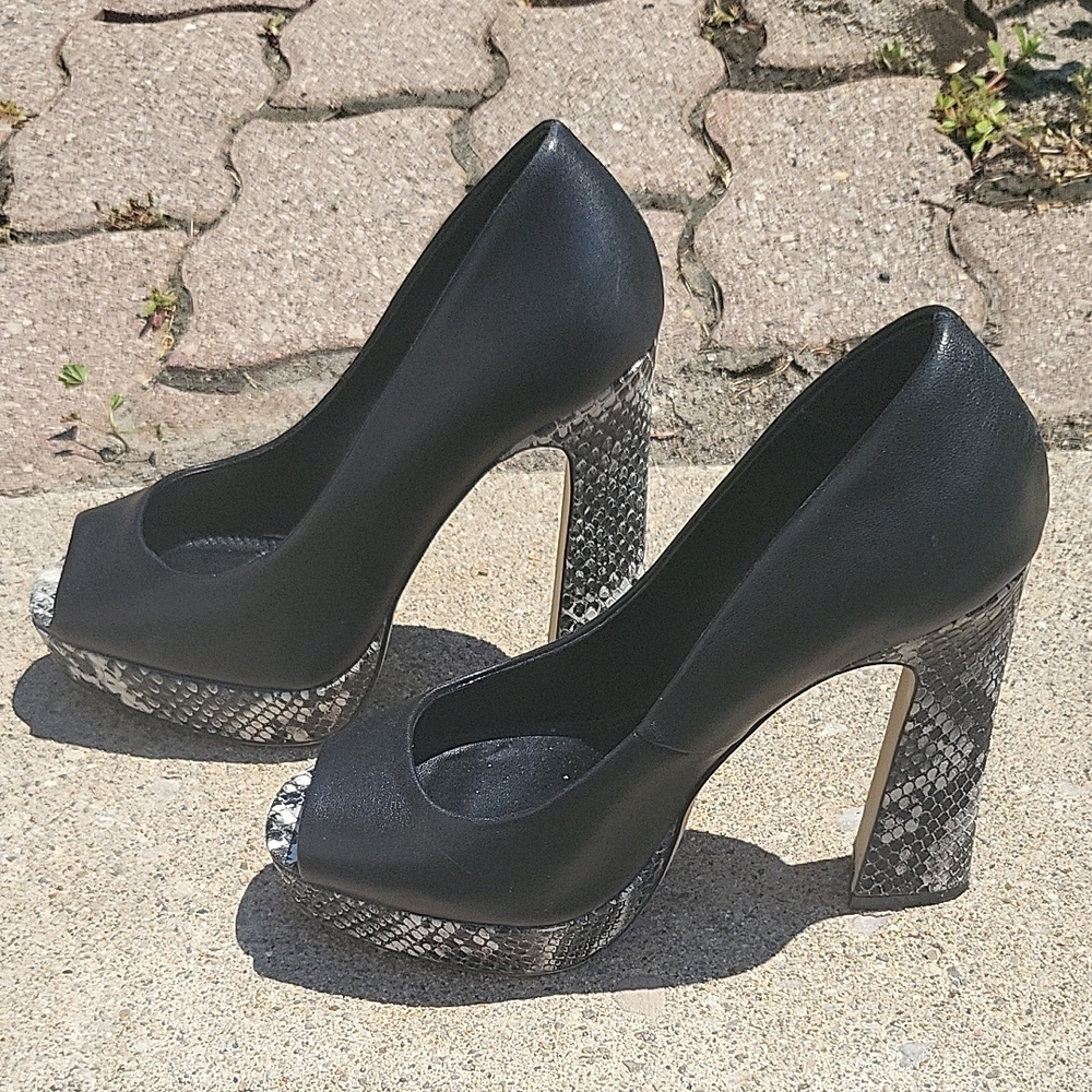 LIKE NEW Le Chateau Black & Gray Leather & Mock-Snake Platform PeepToe Heels 7.5 - Picture 3 of 14